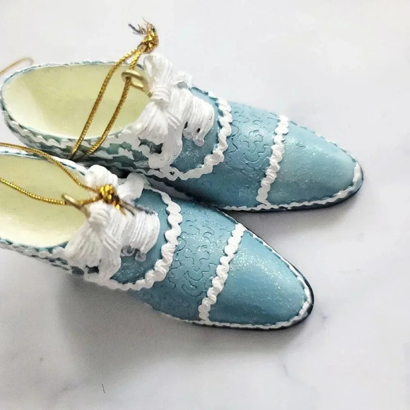 Porcelain Miniature Victorian Vintage Blue White Christmas Shoes Heels Ornaments - Picture 4 of 9
